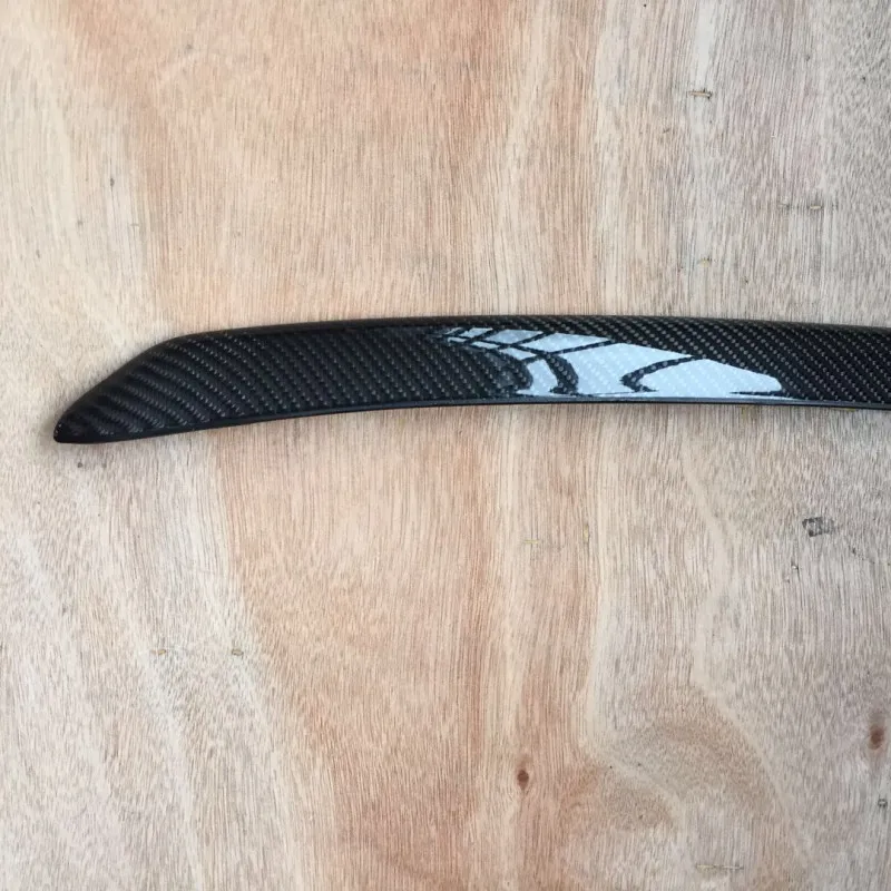 20091104A R32 bonnet lip carbon fiber (1)_
