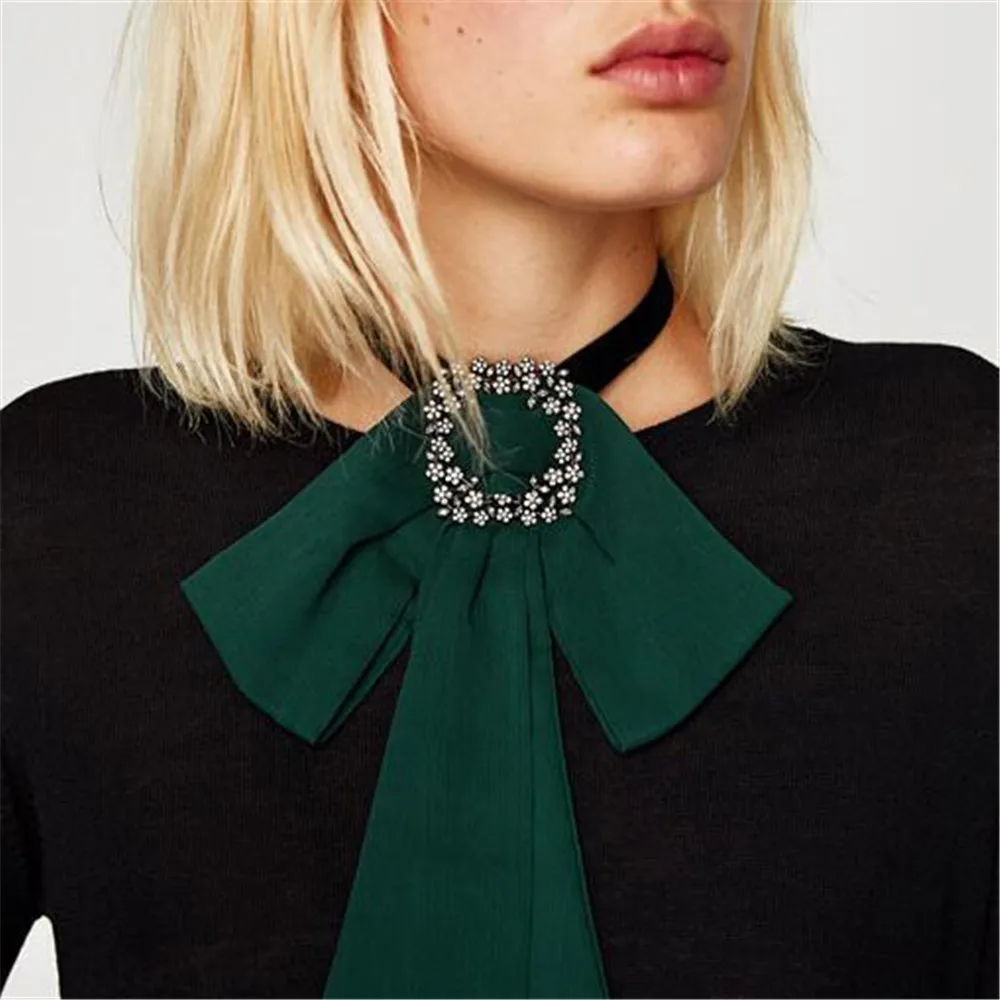

Fashion Bow Tie Choker Chunky Chain Bib Necklace Women Jewelry Pendant Clavicular chain