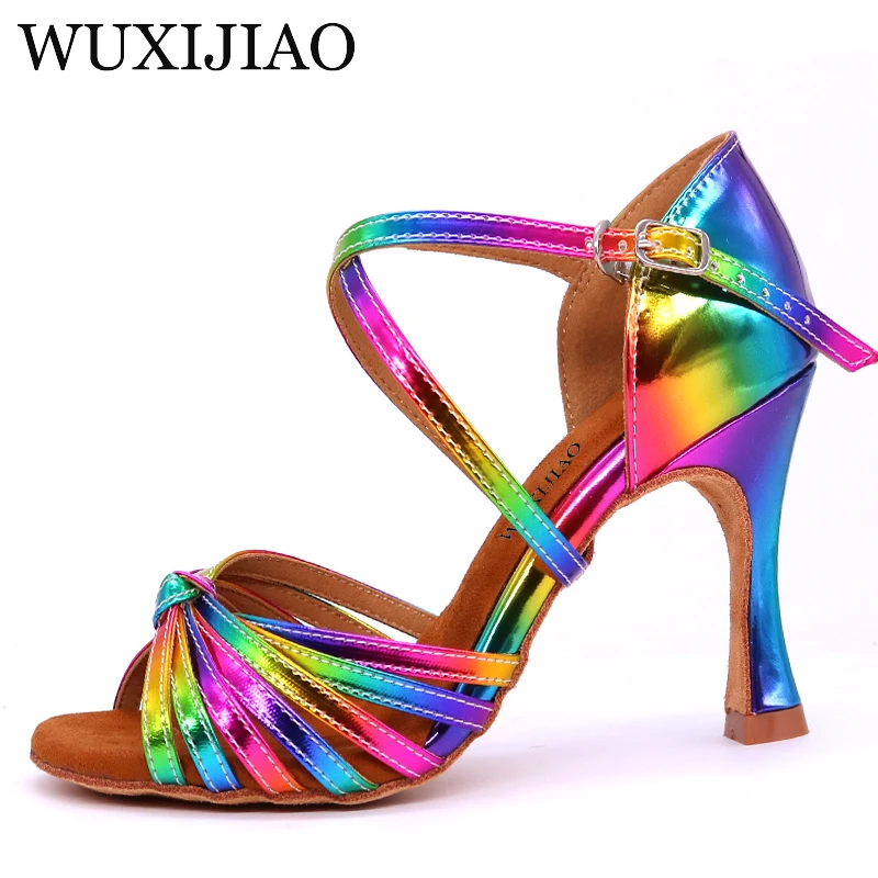 Koop WUXIJIAO Latin Dance Schoenen Regenboog Kleuren heldere PU vrouwen Salsa elegante stijldansen schoenen zachte zool Cuba hoge Hak 9cm