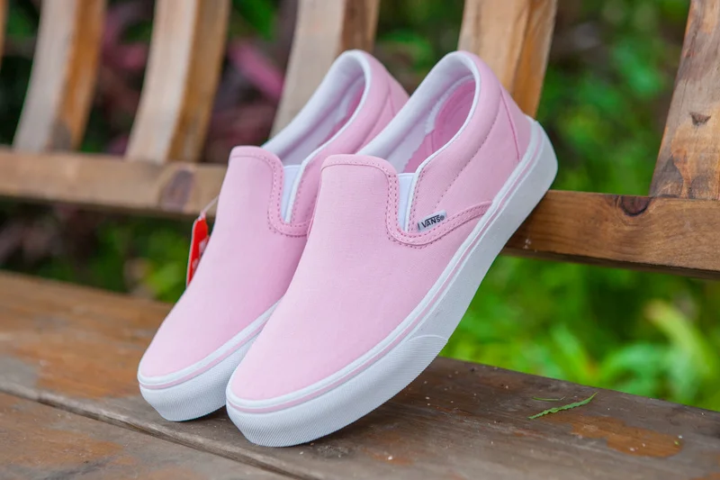 vans canvas slip ons