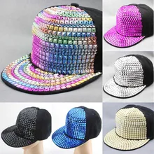 Бейсболка с заклепкам в стиле хип-хоп