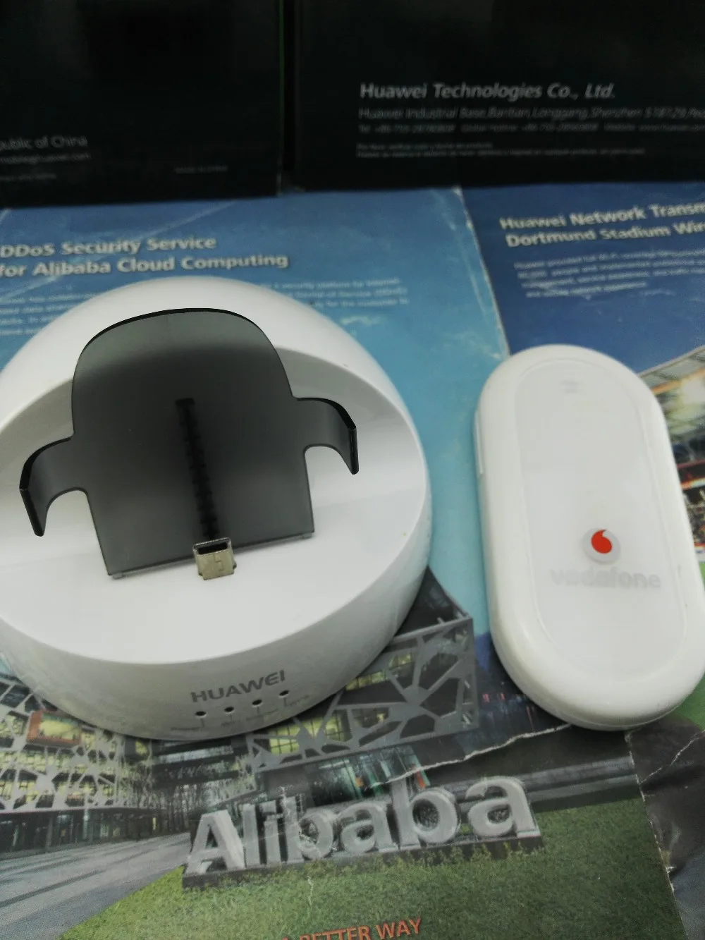 

Huawei D108 Wireless Router Surf Station+HUAWEI E220,E216,E219 usb modem(choose one as you want)