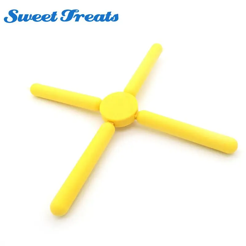 

Sweettreats Kitchen Foldable Silicone Trivets, expandable and collapsible