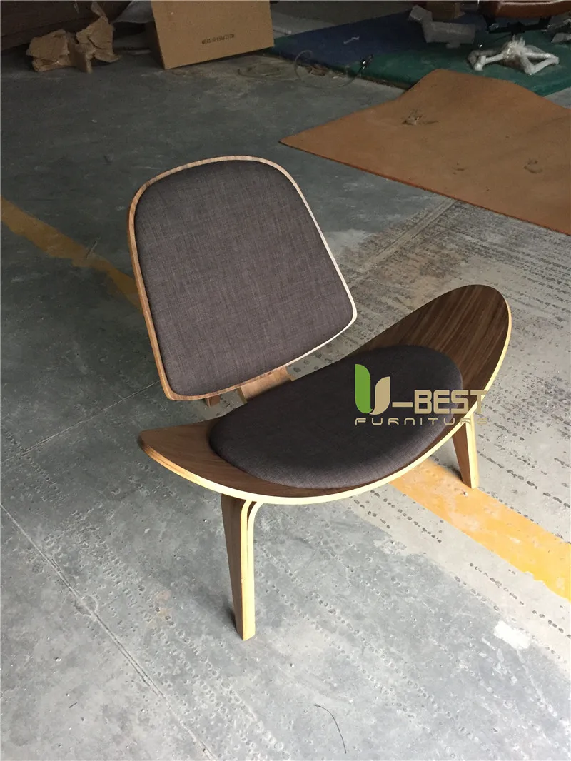 Hans Wegner Style Three-Legged Shell Chair Ash Plywood Black Faux Leather Living Room Furniture Modern Shell Chair Replica (4)