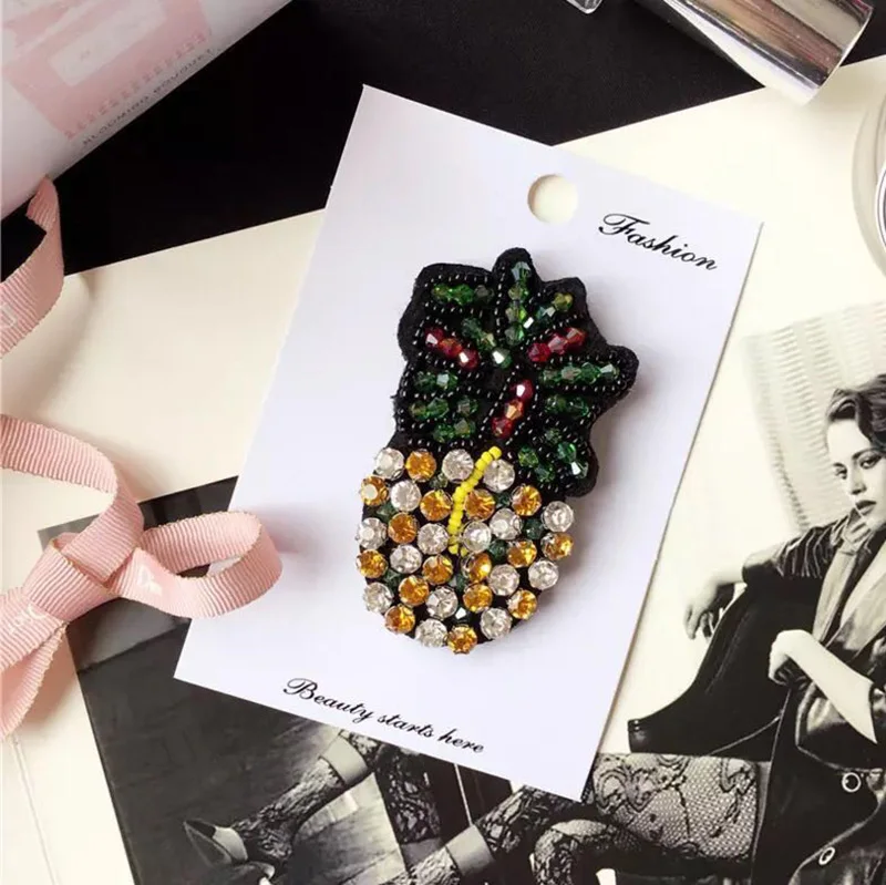 4 Kinds Full Crystal Quality Fruit Brooch Pin Women Elegant Brooches Pin Cherry Watermelon Pineapple Strawberry Mode