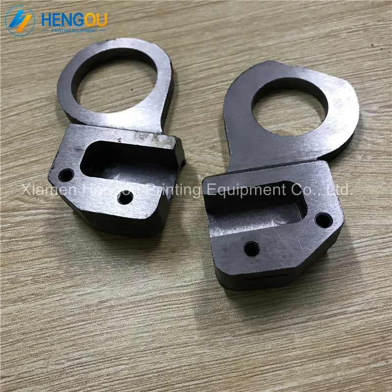 

2 Pairs Intermediate roller bracket part for SM102 machine OS 71.010.310 DS 71.010.308 Hengoucn CD102 Support