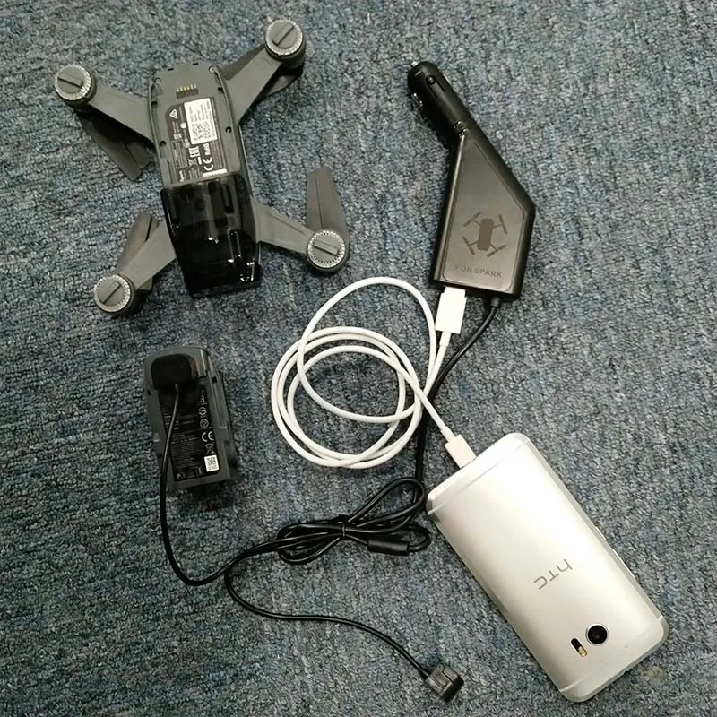 Автомобильное зарядное устройство для аккумулятора DJI Spark и пульта