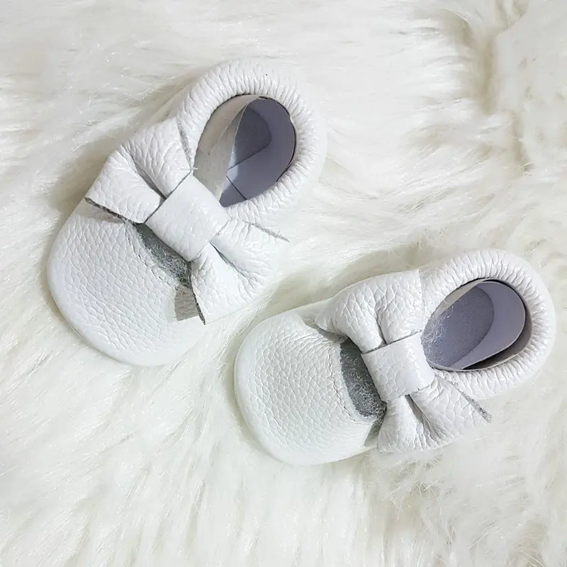 Детская обувь из натуральной кожи; детские мокасины; Мягкие Мокасины без бахромы; модельные туфли для новорожденных девочек; обувь для малышей 0-18 месяцев - Цвет: white