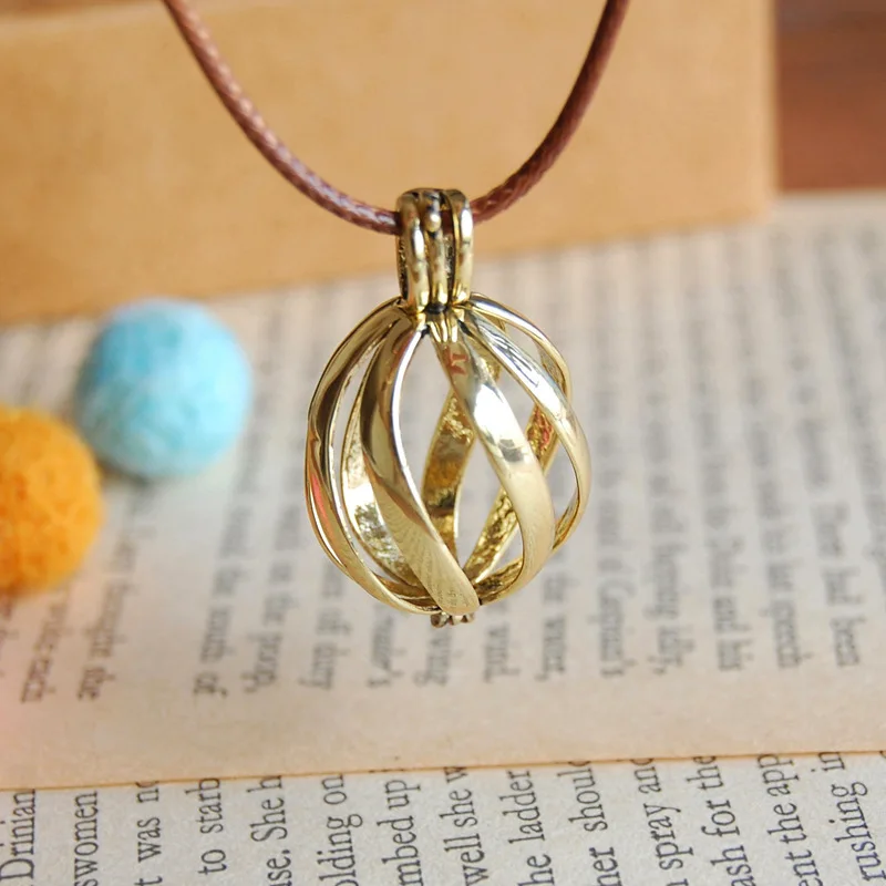 

Vintage Simple Sachet Ball Aromatherapy Essential Oil Necklace Long Accessories Can Open