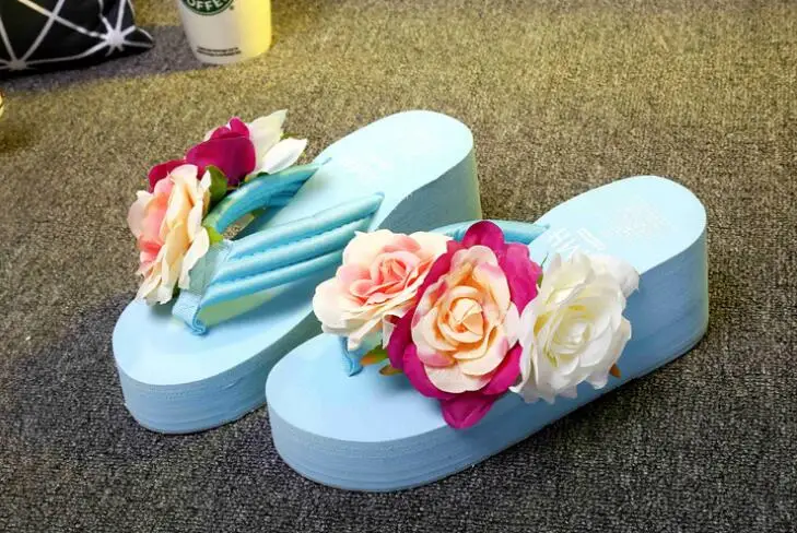 Летняя женская обувь; шлепанцы для ванной на платформе; пляжные вьетнамки на танкетке; шлепанцы на высоком каблуке для женщин; женская обувь ручной работы с цветами; c549