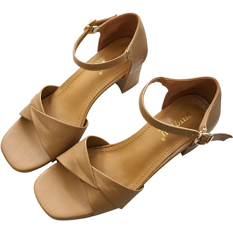 

2018 summer new word with thick with sandals female Korean version of the wild open-toe elegant high-heeled Rome shoes