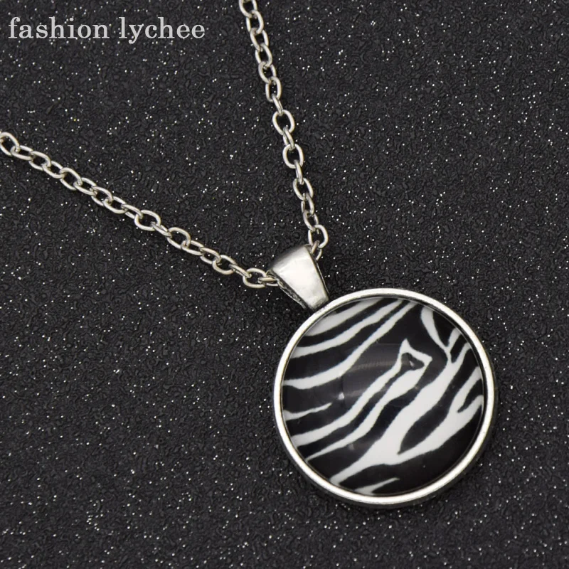 

fashion lychee Unique Irregular Zebra Stripe Cabochon Necklace Women Men Metal Round Pendant Necklace Jewelry Accessories