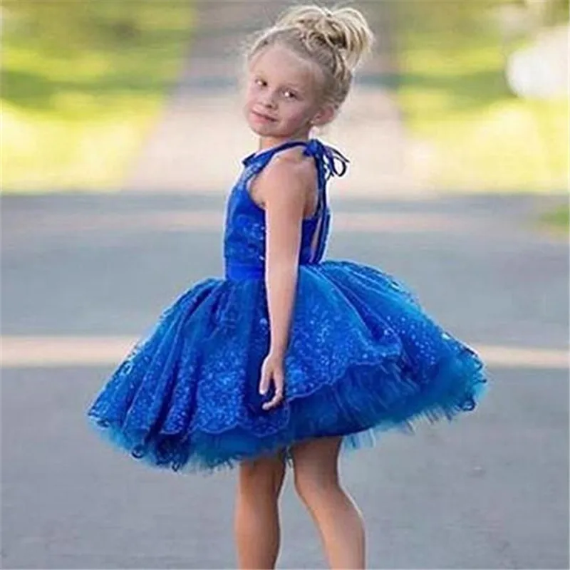 Милый Королевского синего цвета, Короткие Платье в цветочек для девочек на свадебные бальные платья кружевное платье на бретелях с рюшами для маленьких девочек, платье на выпускной, праздничная одежда для детей