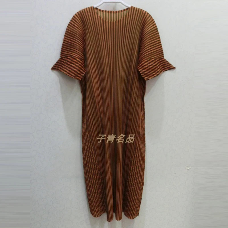 

Changpleat 2019 Spring New stripe Women dress Miyak Pleated Fashion Design Loose Large Size Elastic waist Female Dresses Tide D9