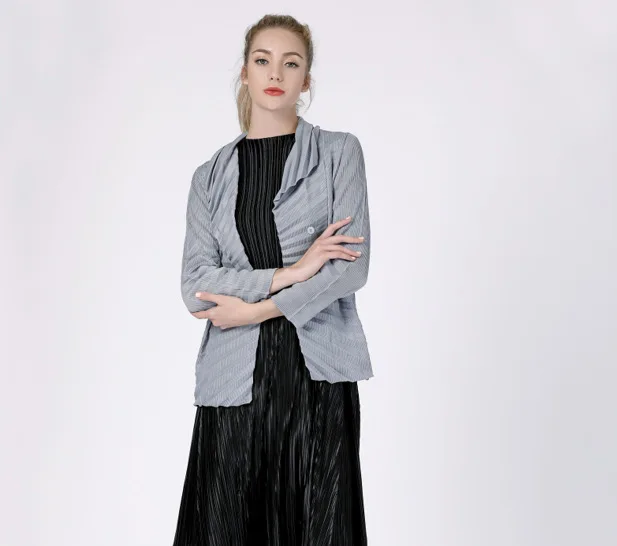 Женское однобортное пальто Changpleat однотонное Плиссированное Miyak модель C0780780 на