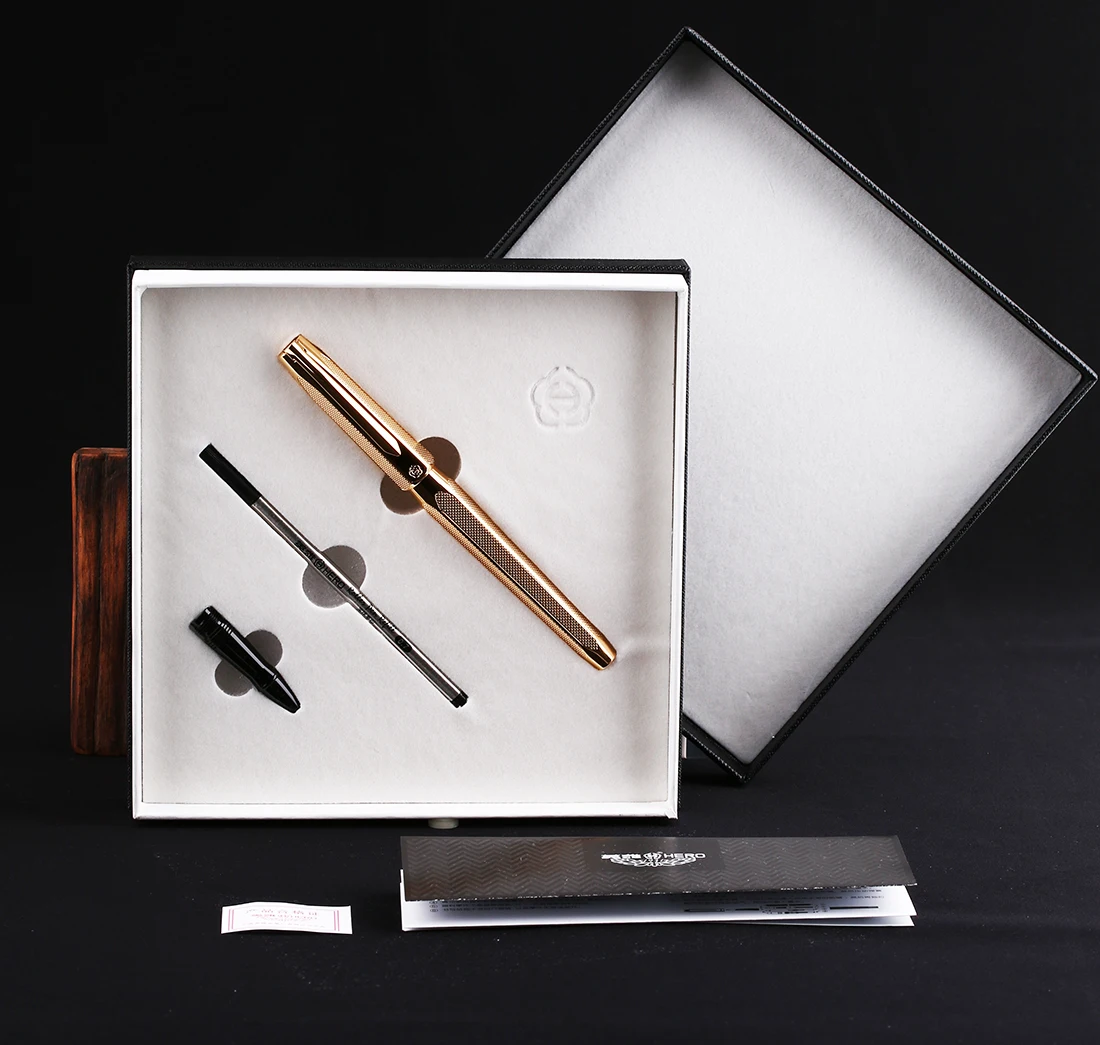 caneta fonte gravura dourado ondulações de duas