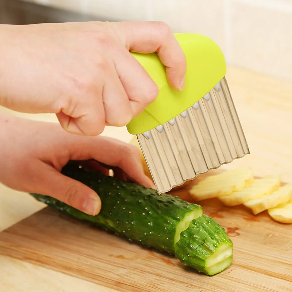 Фигурные ножи для овощей купить. Фигурный нож для овощей. Нож для нарезки овощей. Фигурный нож для картофеля. Приспособление для резки овощей и фруктов.