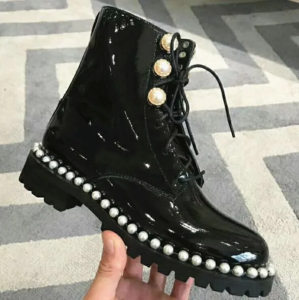 

Runway Ins Trend Black Real Patent Leather Pearl flange Lace Up Woman Boots Flats Ankle Botines Side Zipper Shoes Woman Mujer