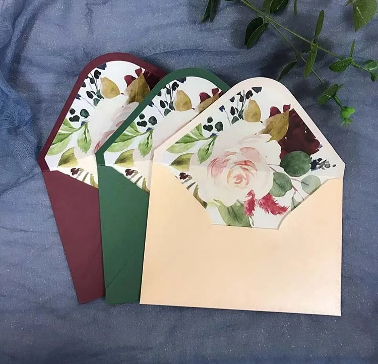 

custom envelope with floral liner 195x135mm