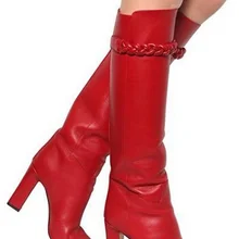 Женские сапоги до колена; высокие сапоги на не сужающемся книзу массивном высоком каблуке; цвет красный, черный, коричневый; сезон осень-зима