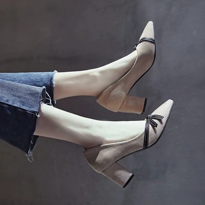 

2019 spring new Korean version of shallow mouth wild professional work shoes suede thick with pointed single shoes tide.