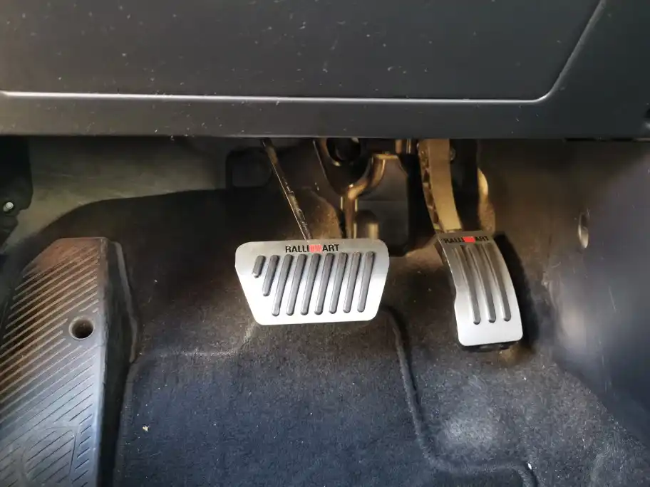 сцепление газ тормоз на ваз 2110. газ тормоз сцепление фольксваген поло. педали в машине газ тормоз сцепление. газ тормоз педали где находятся. газ тормоз сцепление педали.