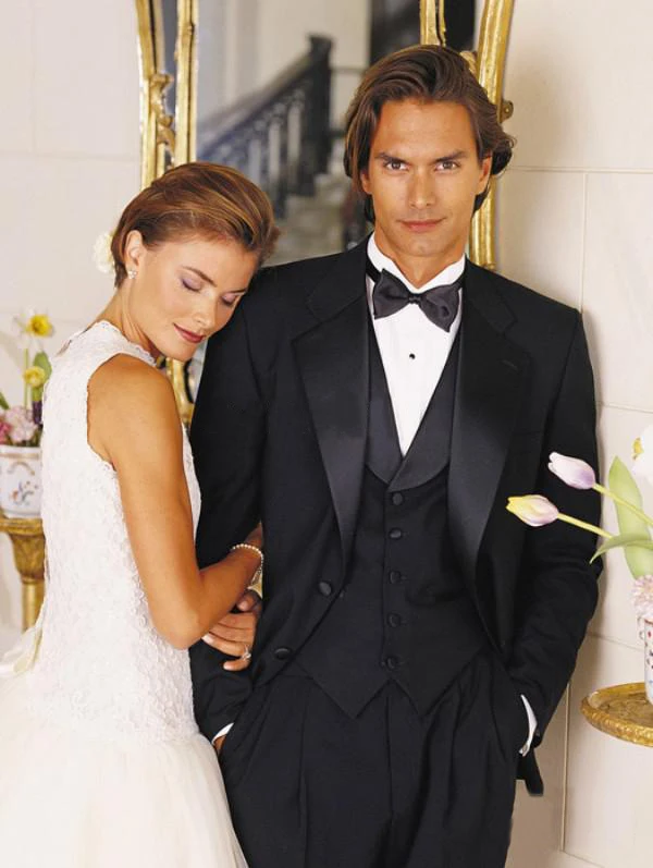 

Хит продаж, черный фрак, пиковый отворот, смокинг жениха, мужские свадебные костюмы, одежда для выпускного вечера (пиджак + брюки + жилет + галстук)