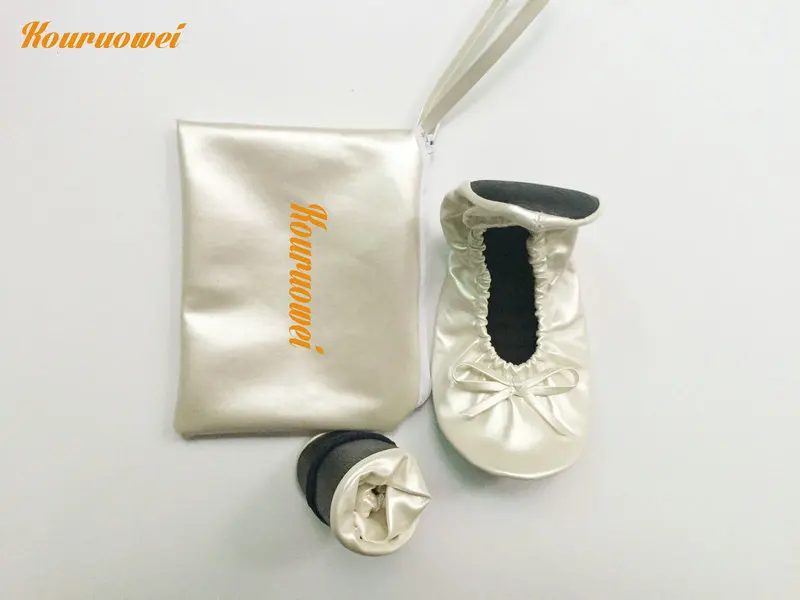 

Free shipping !! Best selling silver flat foldable shoes in women's flat with logo printed bag