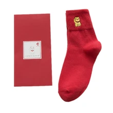 1 пара с рисунком персонажей из мультфильмов красного цвета Для женщин носки с вышивкой год Для женщин модные зимние счастливые носки с красным пакетов