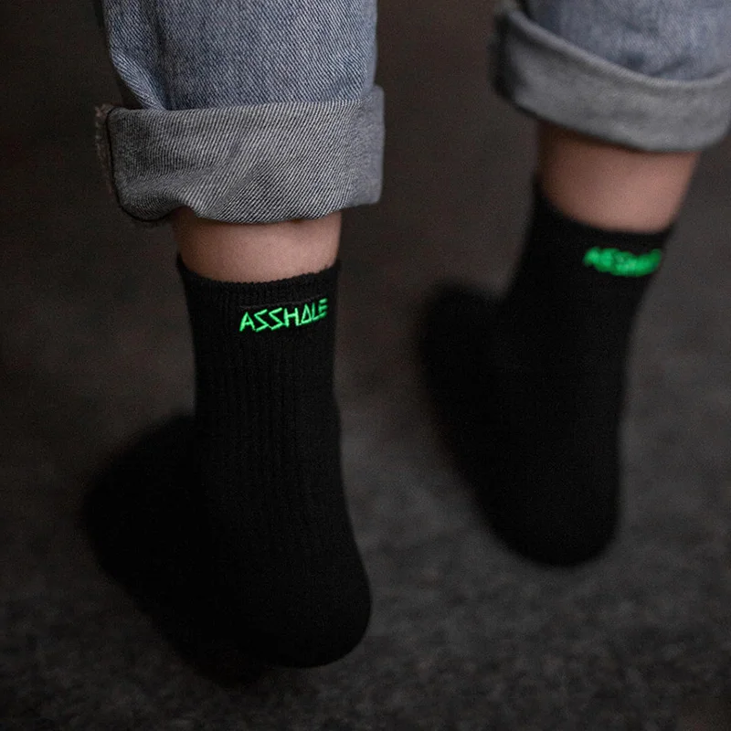 New-Fashion-Trend-Street-Harajuku-Socks-Women-Men-Embroidery-Letters-Funny-Socks-Black-White-Luminous-English (1)
