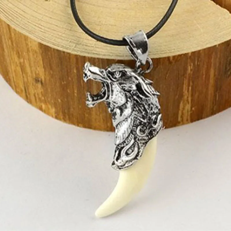 

New Punk Fashion Brave Men Wolf Tooth Spike Pendant Necklace Women Men Jewelry Fang Tooth Amulet Pendant Necklace Men Neklace