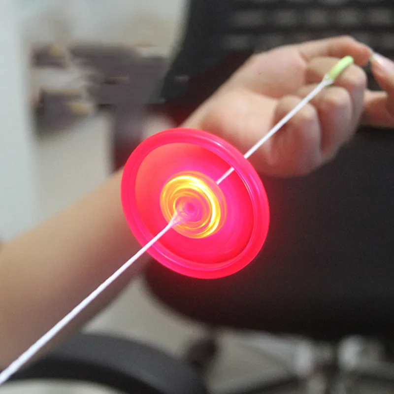 

BP5 Pcs Color Random Pull Hand Luminous Flashing Flywheel Toy LED Toys Novelty Flash Gyro For Children's Birthday Gift Toys