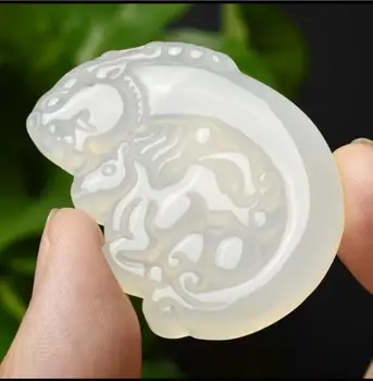 

Natural authentic agate chalcedony pendant pendant men and women style dragon horse spirit jade pendant