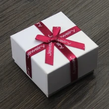 70 шт/партия Упаковка ювелирных изделий бумажная коробка с лентой 7,2*7,2*4 см для ожерелья украшения с индивидуальным логотипом коробка