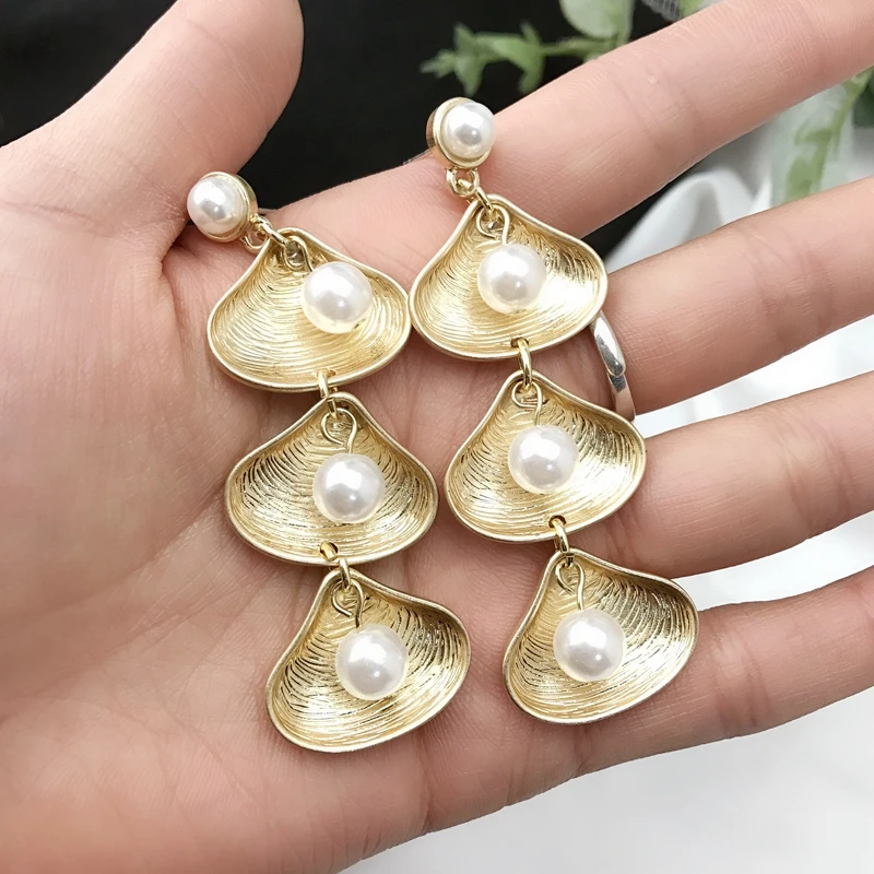 

Silver Needle Hypoallergenic Earrings Imitation Pearl Metal Shell Long Drop Earrings for Girl Women Fashion Jewelry Accessories