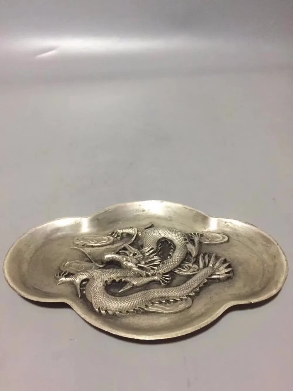 

Home/desk decoration dragon plate Metal crafts, Collection Tibet silver old handmade dragon plate /Chinese antique plate