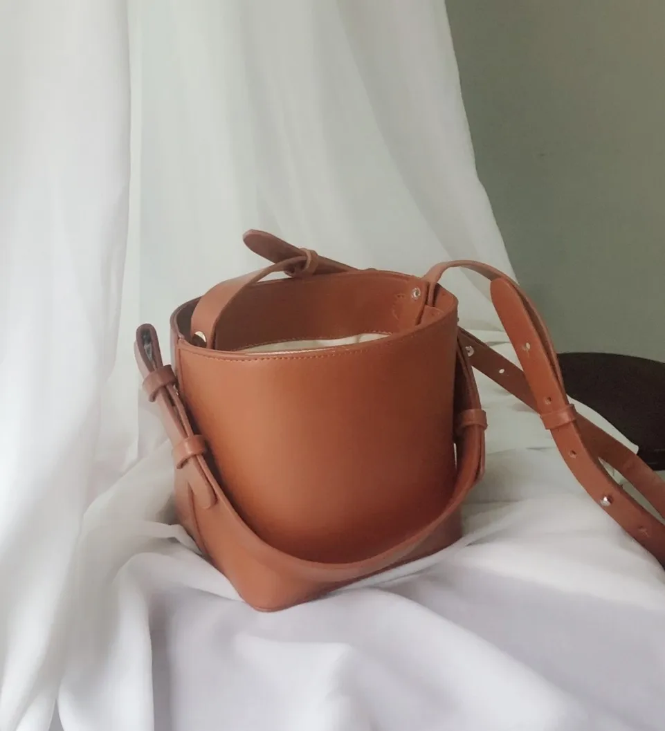Кожаная сумка на ремне, Женская коричневая корзина, сумка на плечо, женская дизайнерская сумка высокого качества для девушек, сумка через плечо на шнурке