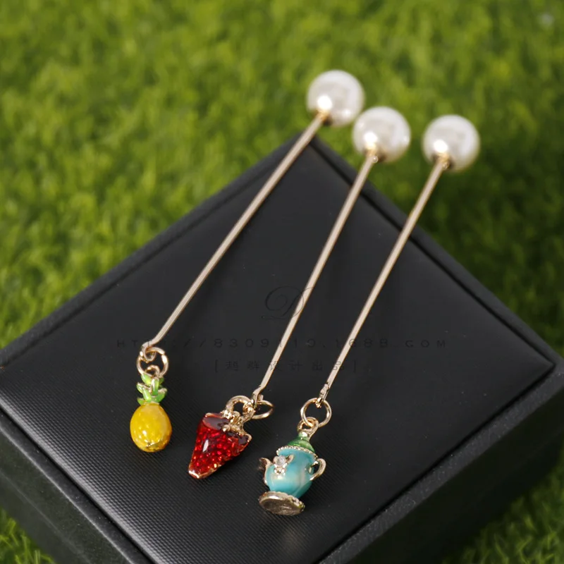 

Originality Strawberry Aladdin Magic Pineapple Pearl Pin Brooches Cardigan Scarf Button Sweater Buckle Brooch Women Accessories