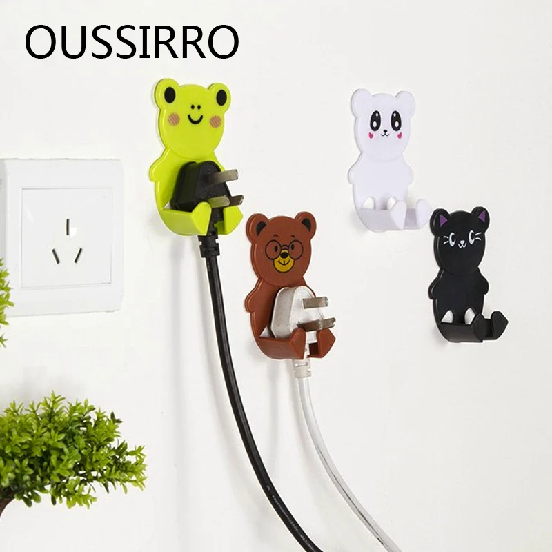 2Pcs/Lot Home Office Muro Adesivo di Plastica Plug Power Socket Holder Hanger Hook Potente Pasta Tipo di Spina Alimentazione