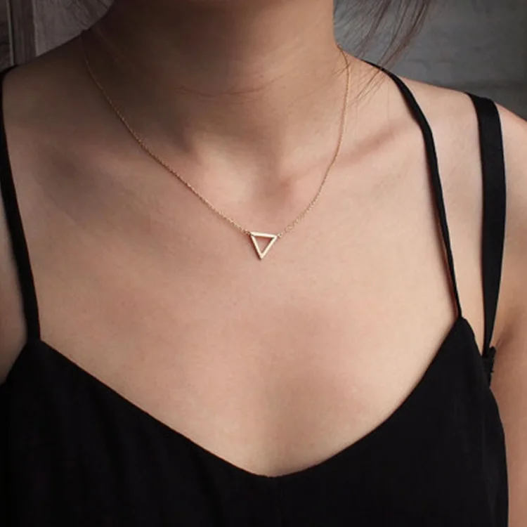 

Simple fashion fashion jewelry street shot metal hollow triangle charm women short paragraph necklace drop shipping
