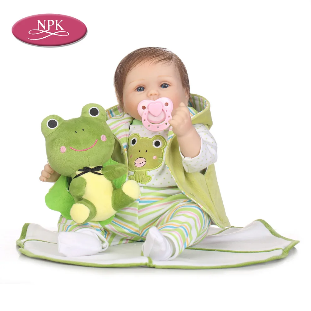 NPK 55CM Reborn Baby Doll Silicone Lifelike Newborn Baby Girl Lovely Cosplay Frog Reborn Doll Bebe Menina With Soft Plush Frog  (1)