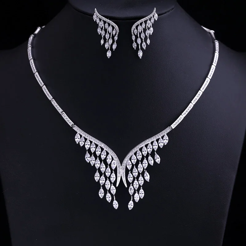 elegant wedding necklace