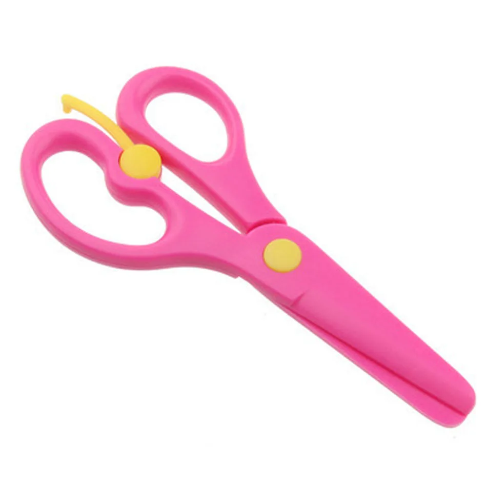 картина ножницы для детей. детские ножнички для игр. ножницы в детском саду. детские ножницы пластмассовые. дети ножницы бумага.