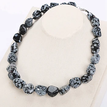 

Natural Crystal Necklace Alabaster Unisex Classic Irregular Stone Symbols Reiki Women Jewelry Exquisite Crushed Stone Necklace
