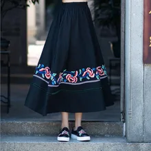 Весенняя вышитая юбка из хлопка и льна