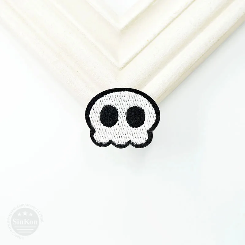 

Skull 4.0x4.2cm Badge Patches Clothing Cute Cartoon Patch Fabric Sewing Embroidered Applique for Jacket Jeans Clothing