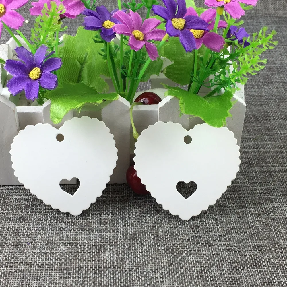 

200 PCS/Lot 6.5*5.5 cm Heart Shape White Cardboard Hang Tags Scalloped With Heart Hole Head Cards Jewelry Tag Accept Custom Logo