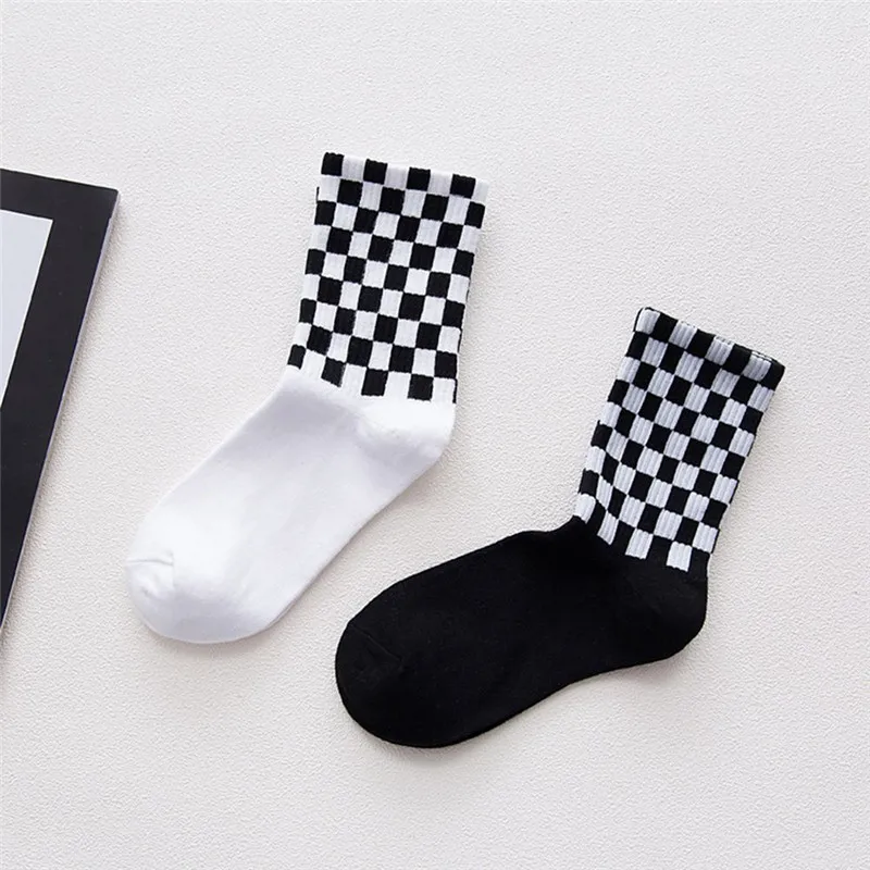 

Women's Novelty White and Black Squares Skateboard Socks Chic Harajuku Checkerboard Hiphop Socks Sox Long Sock Meias Hot Sale