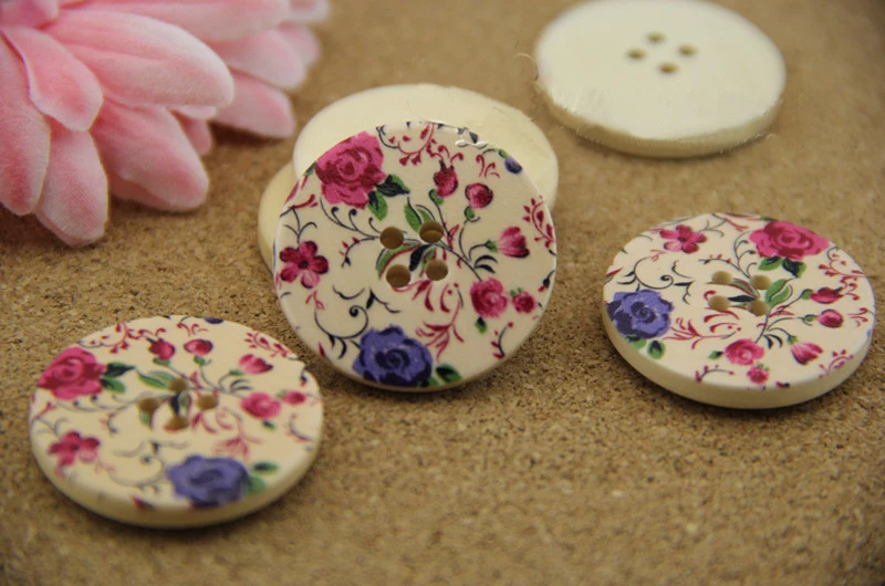 

Wholesale DIY fancy 100pcs big 30mm 4-hole wood buttons MM-029