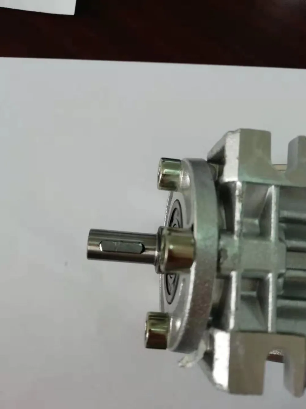 5:1-80: 1 NRV30 Вал входной червячный редуктор, входное отверстие диаметром 9 мм выходное отверстие 14 мм, рукоятка турбинный редуктор